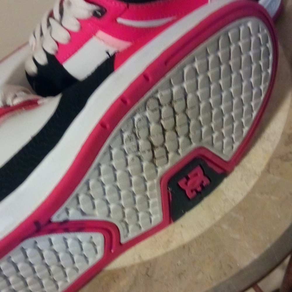 Women's Sz 7.5 DC high top skate sneakers - Picture 7 of 8